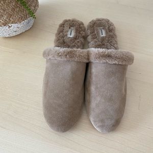 Beige Birdies faux fur flats